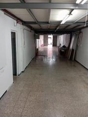 Local commercial à Zona Nord. Venta de local en zona nortecalle planes de la baronía