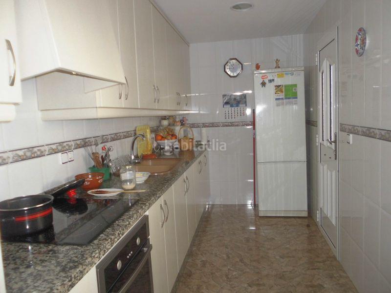 Foto 6080bb37-1dad-41d3-81b8-92fdf3ab9862. Casa adossada amb calefacció aparcament a Centre-Zona Alta Alcoi