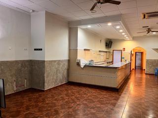 Local commercial à Zona Nord. Local apto para bar a 50 m av hispanidad