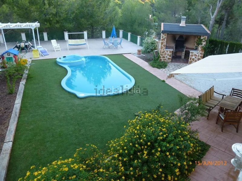 Foto 655458b5-6208-43ac-babf-81304d46ef3b. Xalet amb aparcament a Batoi Alcoi