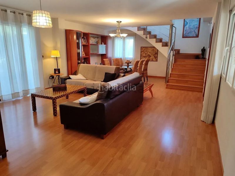 Foto aaad3101-9d3c-4fa3-8be3-436950e48314. Xalet amb aparcament a Batoi Alcoi