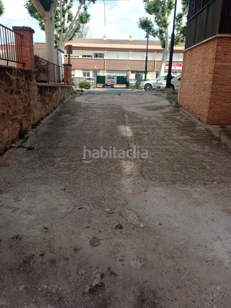 Foto b23aed68-71f4-4b2f-8ade-22b87ef80918. Aparcament cotxe a Zona Nord Alcoi