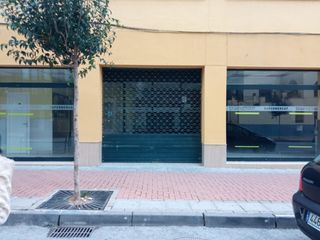 Alquiler Local Comercial en Onil. Local colmercial para supermercado en calle principal de onil