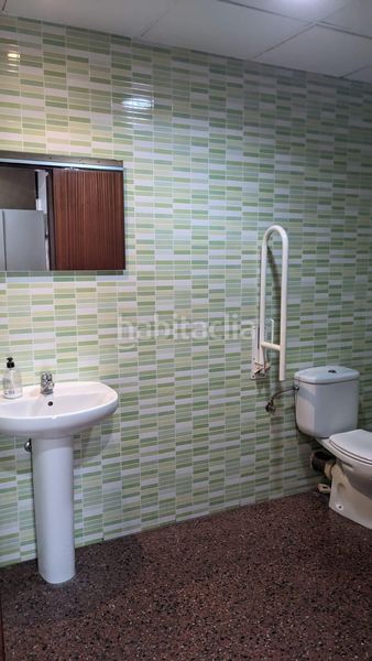Foto a0ccdc9e-3685-4d28-8c23-aa31fdf9d001. Local comercial a Zona Nord Alcoi
