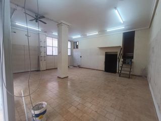 Geschäftsraum in Centre-Zona Alta. Local en alquiler o venta en la calle el camí