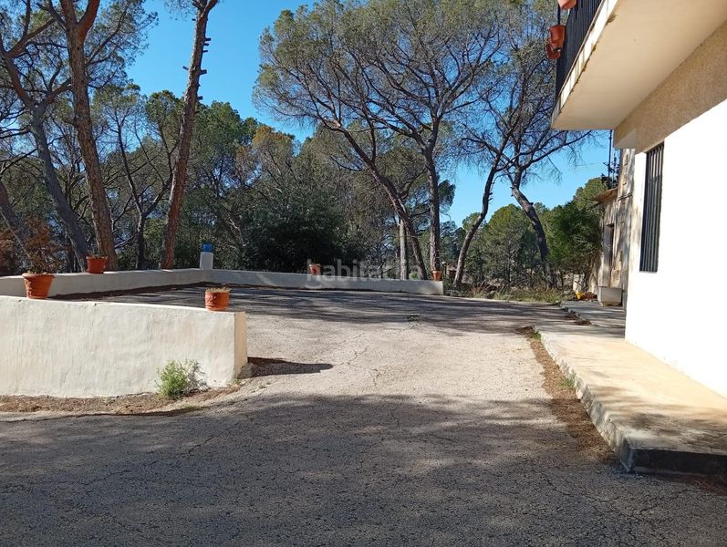 Foto 2729a7f4-cdb5-4531-9881-ae6298fb93ad. Masia amb aparcament a Onil
