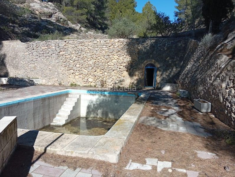 Foto 7eb05477-9cb6-4da4-b94f-7278d4216250. Masia amb aparcament a Onil