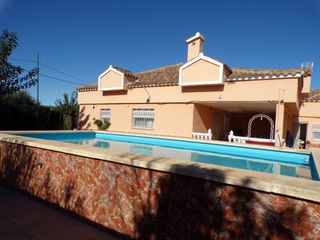 Chalet en El Grao. Casa urbana con piscina propia, zona camino de la plana,y terren