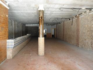 Industrial building in Hospital - Plaza del Real