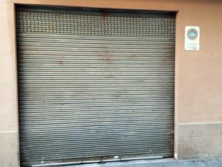 Local Comercial a Ensanche - Parque del Oeste. Local,tienes luz y agua,y con vado activo,no lo dudes y visitalo