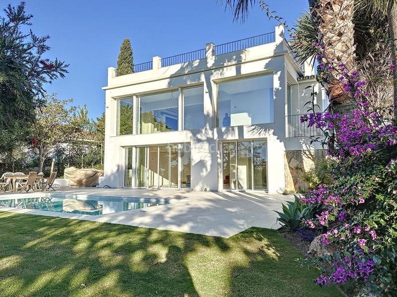 Foto 0a05f8f8-511b-487d-a864-64d8e45b191c. Xalet amb calefacció aparcament piscina a Guadalmina Alta Marbella