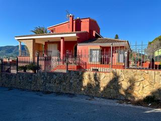 Chalet à Onda. Ubicado en la zona de urbanización beniparrell