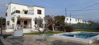 Chalet in El Grao. Espectacular villa de 4 dormitorios con piscina a tan solo 5 min