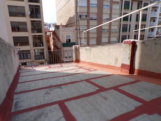 Casa a Plaza Illes Columbretes. Casa zona centro,4 habitaciones y 2 habitaciones sencillas,balco