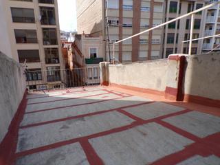 Maison à Plaza Illes Columbretes. Casa zona centro,4 habitaciones y 2 habitaciones sencillas,blaco