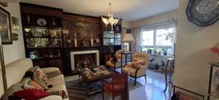 Appartement à Zona Avenida del Mar. Piso de 4 habitaciones con garaje y trastero en el centro de cas
