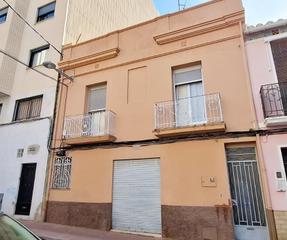 Maison à Plaza Donoso Cortés - Avenida Magdalena. Casa espaciosa con gran potencial de reforma en zona norte  cast