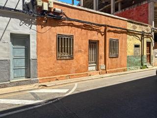 Maison à Ciutat del Transport - La Salera. Casa con altas posibilidades, para reformar