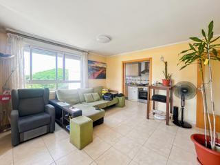 Etagenwohnung en Ciutat del Transport - La Salera. Tu nuevo hogar te espera! piso de 2 habitaciones con parking, tr