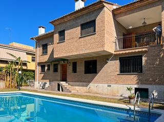 Chalet à Playa. Quieres disfrutar y vivir cerca de la playa malvarrosa de burria