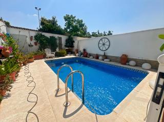 Casa adossada a Ciutat del Transport - La Salera. Casa lista para entrar a vivir con todas las comodidades!