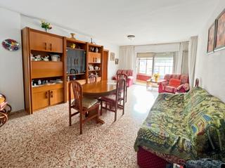 Pis a Plaza Illes Columbretes. Vive con amplitud, luz y comodidad! piso en esquina con 4 habita