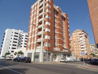 Piso en Zona Avenida del Mar. Amplio y luminoso piso en castellón con terraza privada vpo