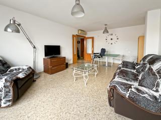 Appartement à Estadio Castalia. Piso luminoso con garaje y trastero en hospital general con todo