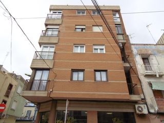 Appartement à Pueblo. Amplio y luminoso piso en venta en benicarló, zona centro