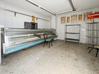 Casa  Miguel juan pascual. Local en zona muy transitada 2 plantas 5 habitaciones 1 baño