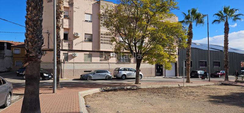 Foto c51253b8-99fe-442f-a60f-e7e5003998cb. Parking voiture dans Alguazas