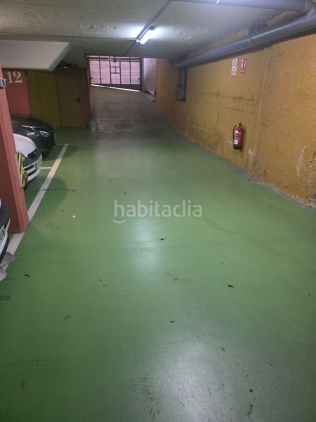 Foto 7a6d2b92-d19d-4920-8150-718aa7147c5f. Aparcament cotxe a La Font d´en Fargues Barcelona