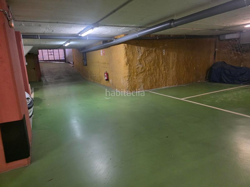Foto 89aed37a-20d9-433d-9909-1b7fb24d2ea5. Aparcament cotxe a La Font d´en Fargues Barcelona