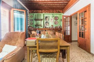 Casa  Calle colon. Casa independiente con local comercial