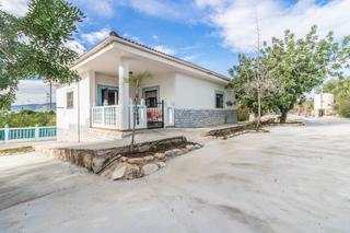 Casa  Calle poligono 8. Chalet rústico llombai