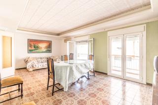 Casa a Guadassuar. Casa con bajo comercial y vivienda en primera planta