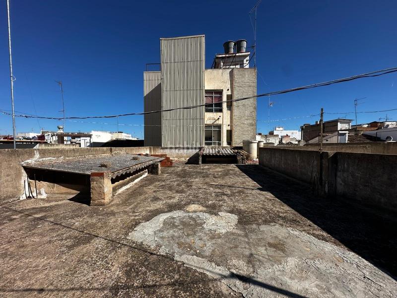 Foto e98764da-1916-4b52-9c02-aa87305d7a03. Casa  de dos plantas con almacén en pleno centro en Carlet
