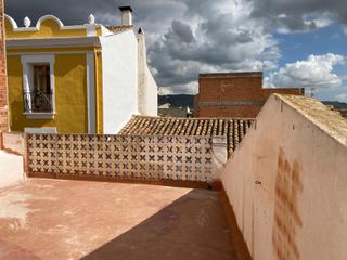 Casa a Llombai. Casa de dos plantas para reformar en catadau
