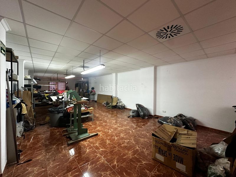 Foto ed2dd7d9-cac9-448a-9b60-39b077aa7495. Local comercial a Llombai
