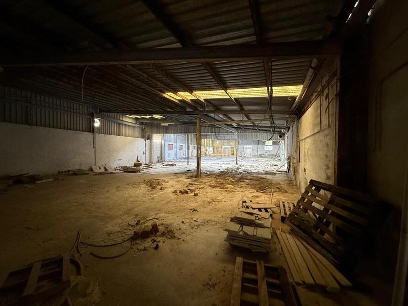 Foto a79eb4a3-d8d7-403f-a2f3-6776a345fdc0. Terreno residencial suelo rústico con dos naves y una vivienda en Canals