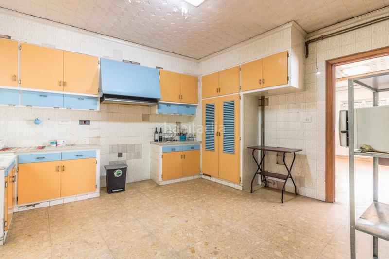 Foto c032fdf7-285e-4b89-9eae-11be06aa3754. Edificio  con gran potencial en Carlet