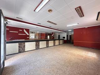 Lloguer Local Comercial  Calle santiago apostol. Se vende o se alquila local comercial en lalcudia