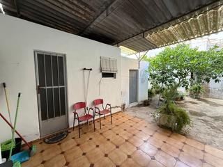 Casa a Alginet. Amplia vivienda con terraza en el centro de alginet, ideal para
