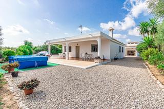 Chalet en Carlet. Casa de campo rústica en carlet con placas solares  tu refugio e
