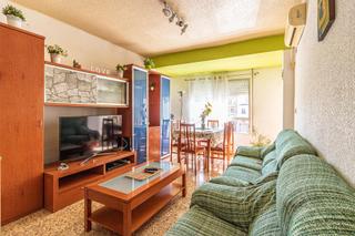 Pis a Carlet. Piso de 115 m3 con tres habitaciones y dos baños, balcón y buena