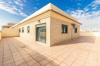 Àtic a Carcaixent. Tu refugio en las alturas ático con terraza, garaje y trastero!