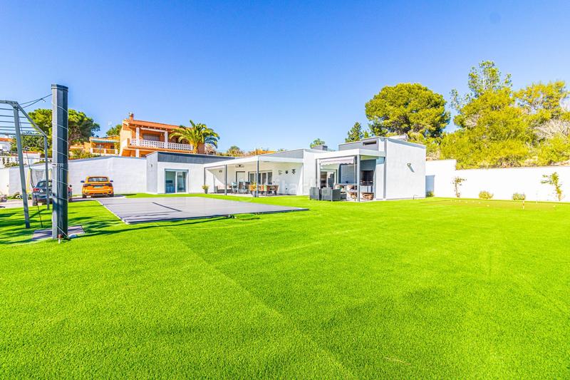 Foto d246def3-2ba9-49b2-a3a7-690c5ddc382e. Chalet avec parking piscine dans Catadau