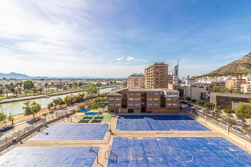 Foto a6793dd4-ac94-436e-9b33-1e6c5f5f3370. Pis amb aparcament a pueblo de Cullera Cullera