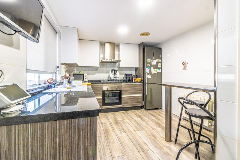 Foto cb9d3a2b-a776-4677-b6df-a89e6dbc6220. Casa adossada amb aparcament a Carlet