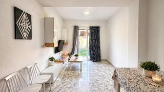 Pis  Calle salvador allende. Piso enfrente de la estación del metro con trastero. segunda pla